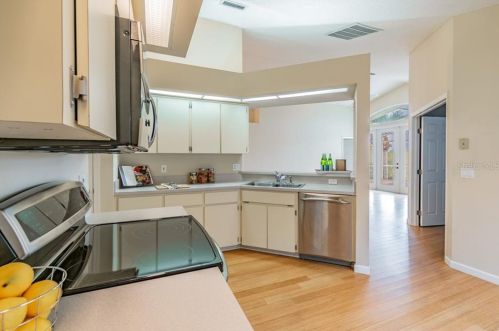 742 Lighthouse Dr, Tarpon Springs FL exterior