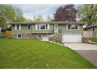 658 Belmont Ln, Saint Paul, MN 55113-6470