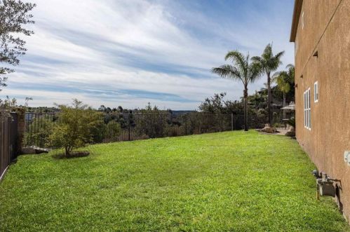 7507 Mona Ln, San Diego CA 92130-5621 exterior