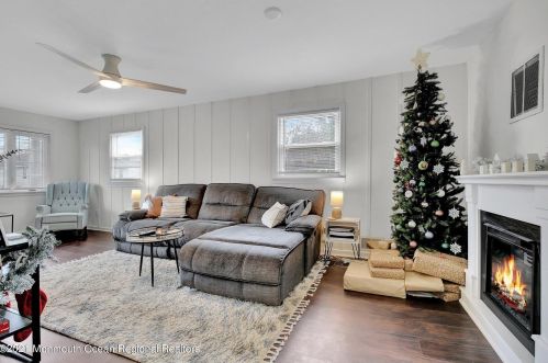 97 Ocean Ave, Middletown NJ  07748-5651 exterior