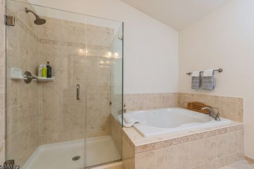 5 Julia Pl, Mount Olive NJ  07828-2461 exterior