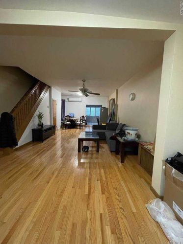 88-43 80th St, Jamaica, NY 11421-1106