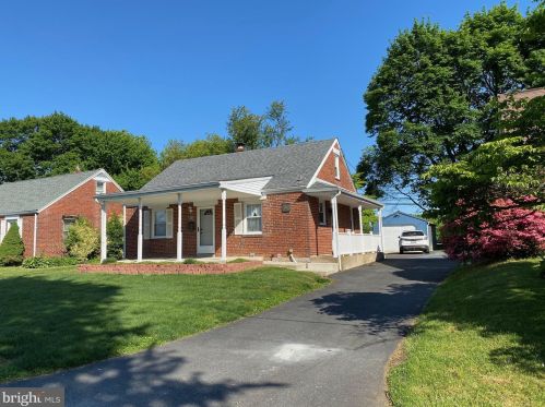 962 Thornton Rd, Boothwyn, PA 19061-3127