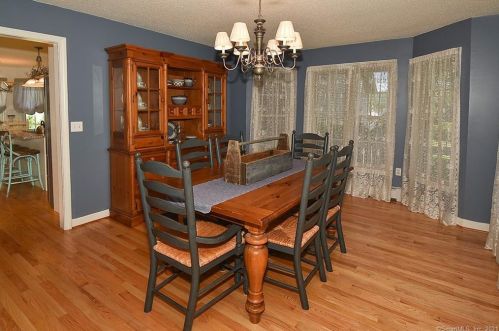 4 Lookout Lndg, Ellington CT  06029-2543 exterior