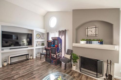 1031 Gale St, Escondido CA  92027-1230 exterior