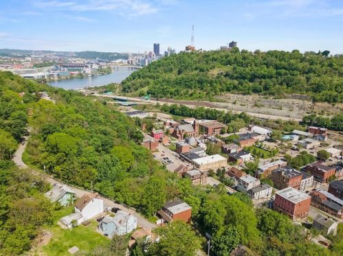 703 Attica St, Pittsburgh, PA 15220-5809