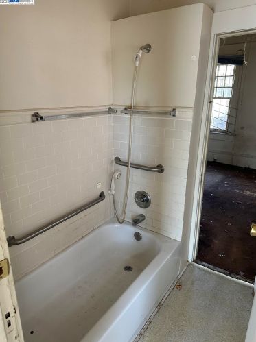 2216 25th St, Oakland CA  94606-3536 exterior