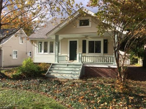 1684 Edgefield Rd, Cleveland, OH 44124-2853