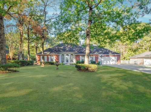 904 Carriage Hills Blvd, Conroe, TX 77384-3617