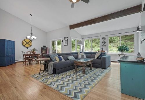 5 Highview Ter, Somers Town NY  10589-2800 exterior