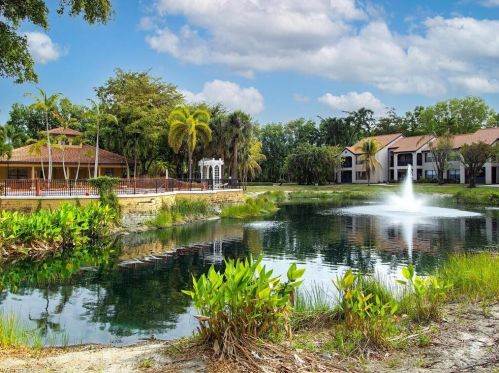 2118 Arbour Walk Cir, Naples FL  34109-6852 exterior