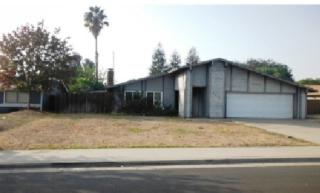 2039 Akers St, Visalia, CA 93277-3716