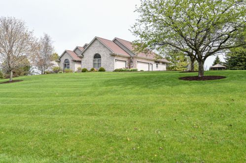 822 Charolais Dr, Slinger, WI 53086-9314