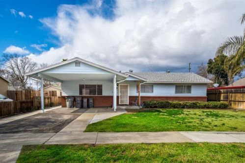35 College St, Woodland, CA 95695-3219