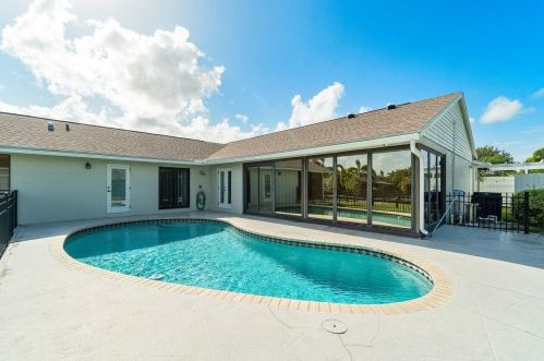 2904 Appaloosa Trl, West Palm Beach FL  33414-7639 exterior