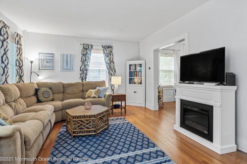 266 Spring St, Tinton Falls NJ  07701-2231 exterior