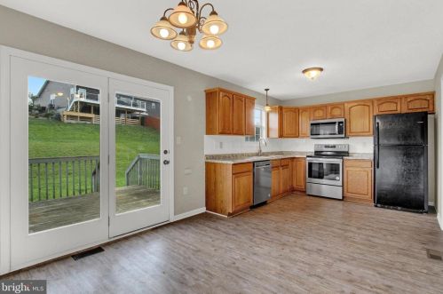 90 Hemlock Dr, Hanover PA  17331-9422 exterior