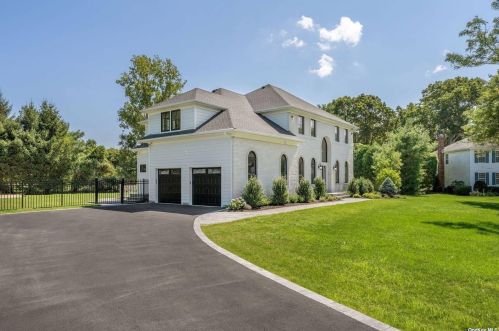 5 Bridle Ct, Northport, NY 11768-2745