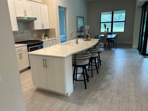 2754 Aviamar Cir, Naples FL 34114-0097 exterior