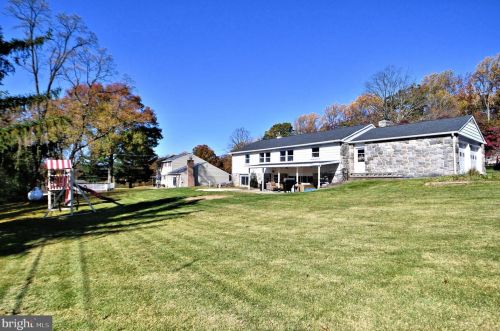 1472 Timberline Dr, Pottstown PA  19465-7234 exterior
