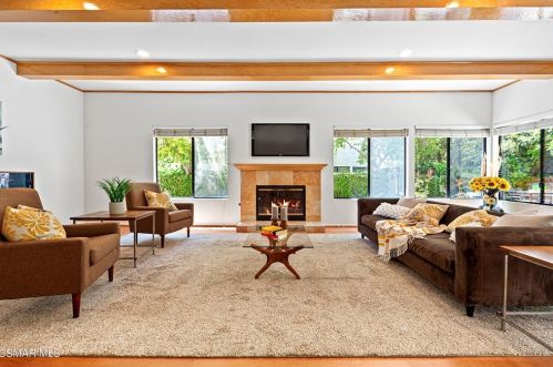 5805 Rainbow Hill Rd, Calabasas CA  91301-4636 exterior