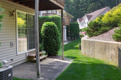 18 Palmer Rd, Monson MA 01057-9583 exterior