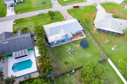 709 Dorchester St, Fort Pierce FL  34983-8762 exterior