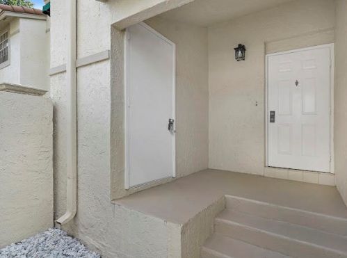 6528 Via Regina, Boca Raton FL  33433-3952 exterior