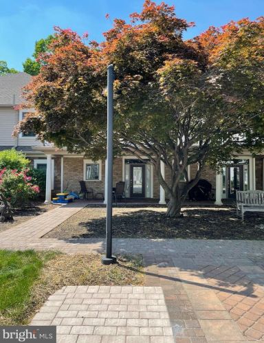 102 High Pointe Dr, Hummelstown PA  17036-8104 exterior