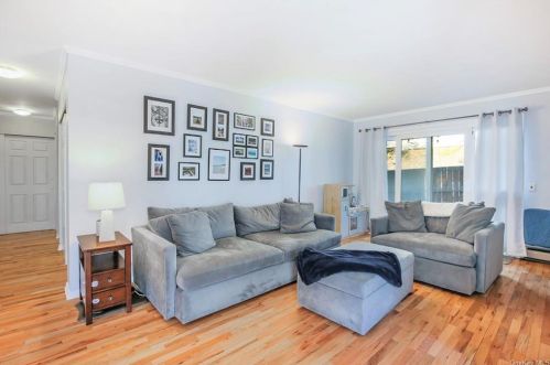 24 Hillside Ter, White Plains, NY 10601-1101