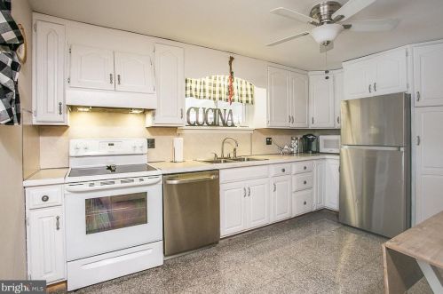 808 Maple Ave, Limerick PA  19468-2987 exterior