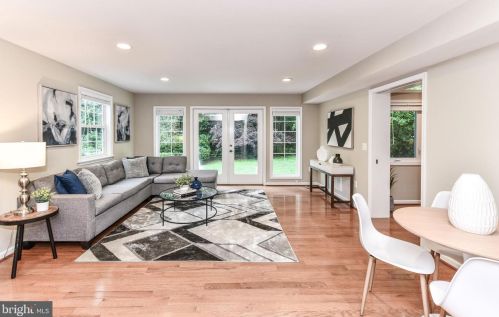 3027 Crane Dr, Falls Church VA  22042-3004 exterior