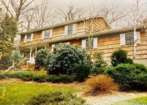 71 Hastings Dr, Northport, NY 11768-2524