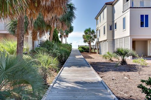 1820 Sunset Dr, Saint George Island FL  32328-3120 exterior