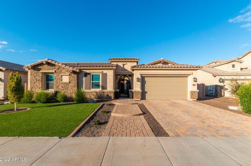 992 Parkview Dr, Gilbert, AZ 85295-1119
