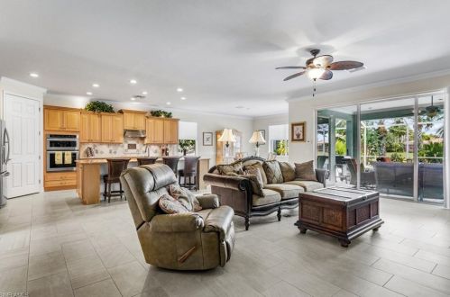 8567 Karina Ct, Naples, FL 34114-2751