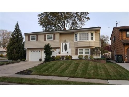 8 Ridgedale Pl, Woodbridge, NJ 07095-3624