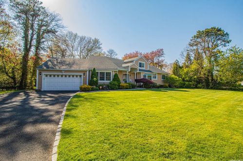 32 Tern Ct, Bayshore, NY 11706-7529