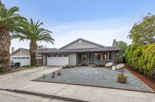 115 Harbour Dr, Princeton By The Sea, CA 94019-4240