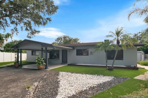 1961 56th Way, Hollywood FL  33021-3813 exterior