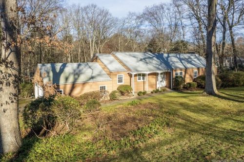 108 Studio Rd, Stamford, CT 06903-4721