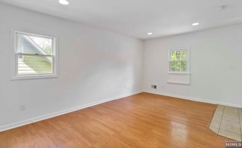 29 River Rd, Oakland NJ  07436-1912 exterior