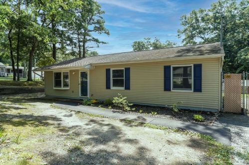 26 Northview Trl, Panamoka, NY 11961-1810