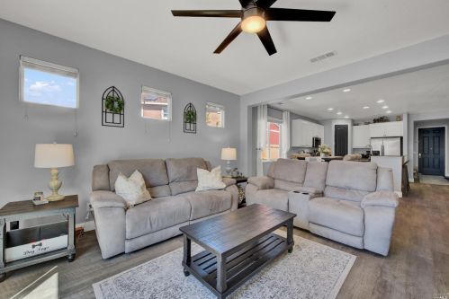 542 Twilight St, Vacaville CA  95688-8829 exterior