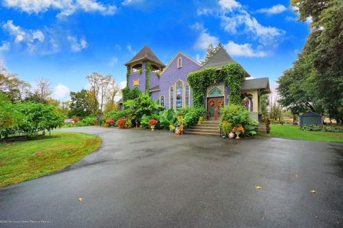 207 Davis Station Rd, Upper Freehold Township, NJ 08514-1309