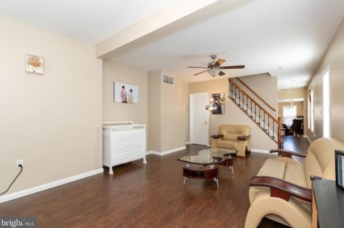 25 Maple Ave, Yardley PA 19067-6642 exterior