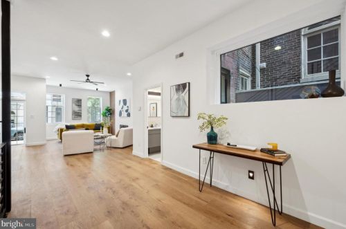 2037 Locust St, Philadelphia PA  19103-5613 exterior