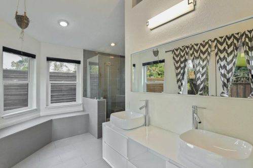 321 La Loma Ave, Modesto CA  95354-1329 exterior