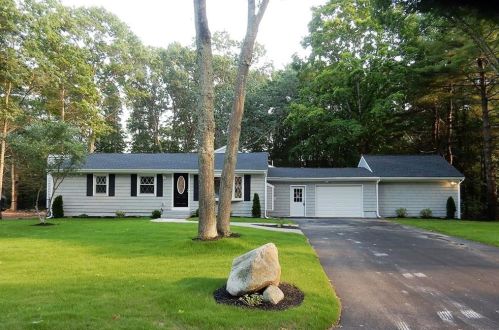 30 Highwood Dr, Coventry RI  02816-8209 exterior