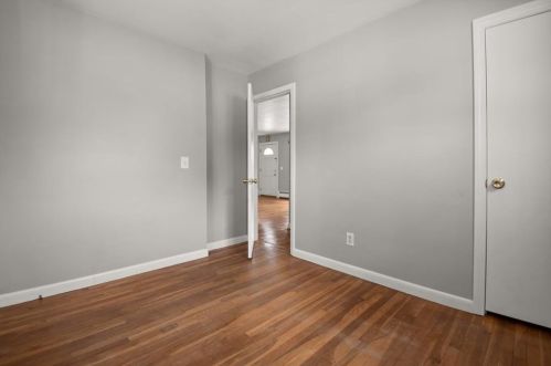 15 Hatfield St, North Kingstown RI  02852-4715 exterior